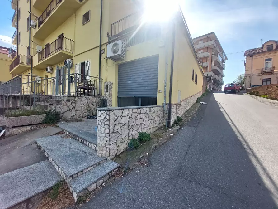 negozio in vendita a Catanzaro in zona Pontegrande