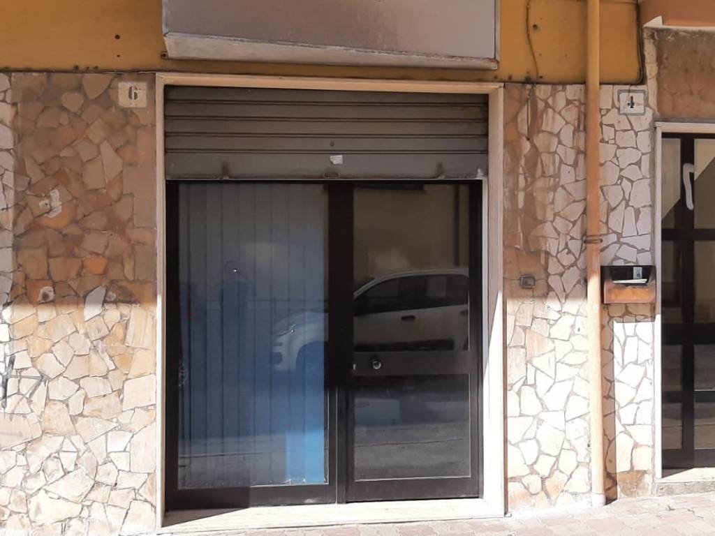 negozio in vendita a Catanzaro in zona Catanzaro Lido
