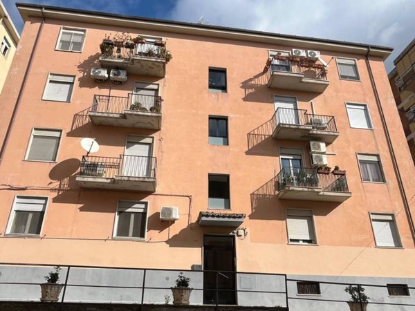 casa indipendente in vendita a Catanzaro in zona Centro Città