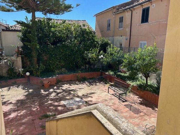 casa indipendente in vendita a Catanzaro in zona Centro Città