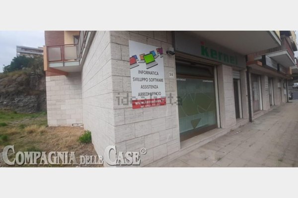 locale commerciale in vendita a Catanzaro