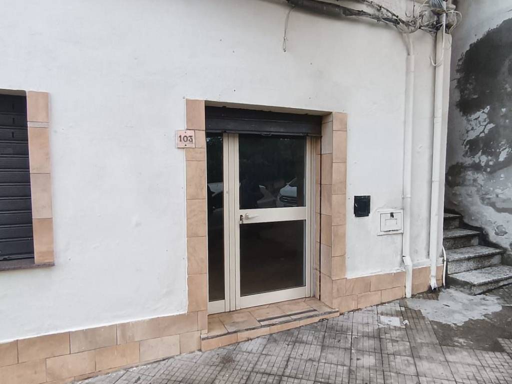 negozio in vendita a Catanzaro in zona Santa Maria