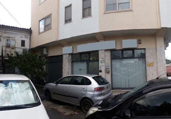 locale di sgombero in vendita a Catanzaro in zona Catanzaro Sala