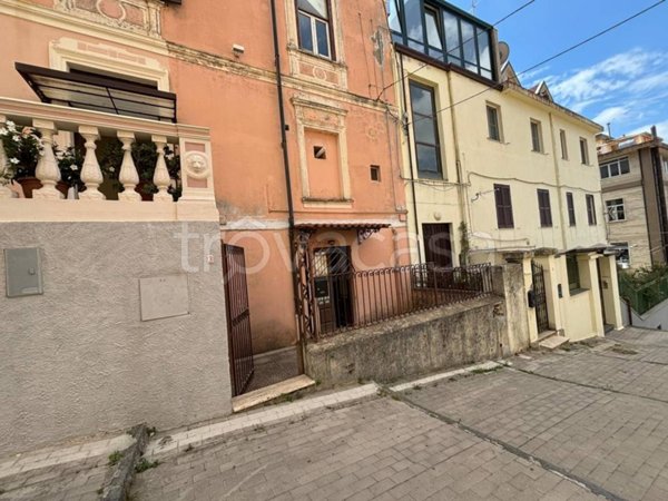 casa indipendente in vendita a Catanzaro in zona Centro Città