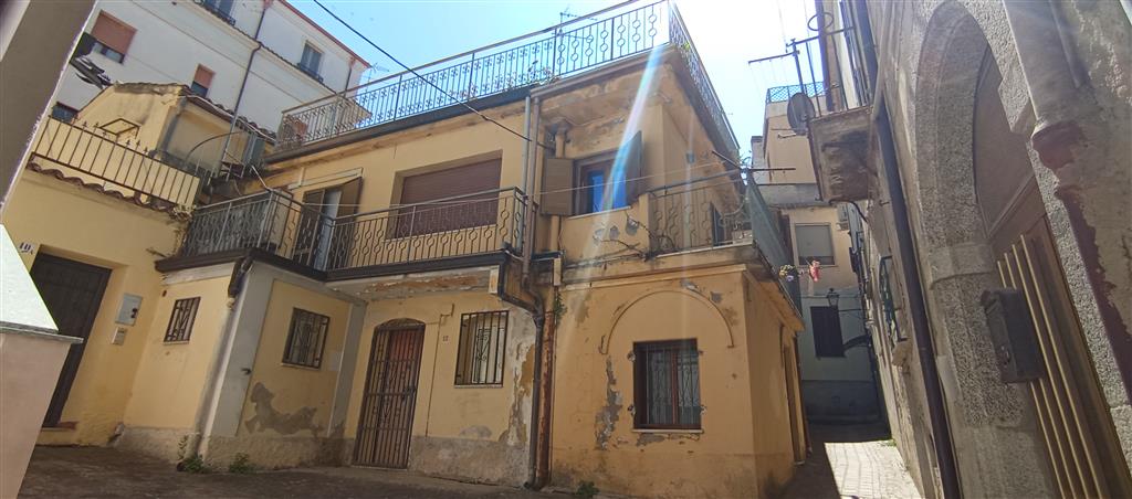 casa indipendente in vendita a Catanzaro in zona Centro Città