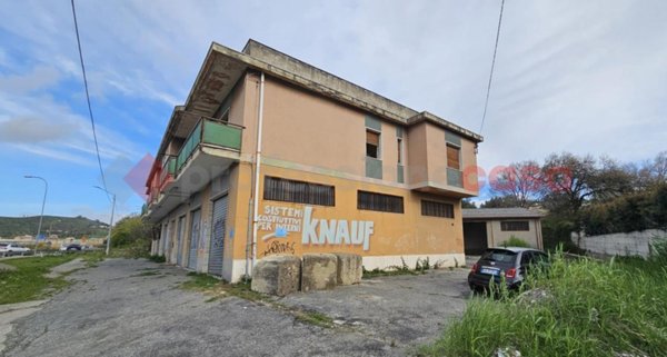 capannone in vendita a Catanzaro in zona Centro Città