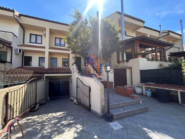 casa indipendente in vendita a Catanzaro in zona Santa Maria