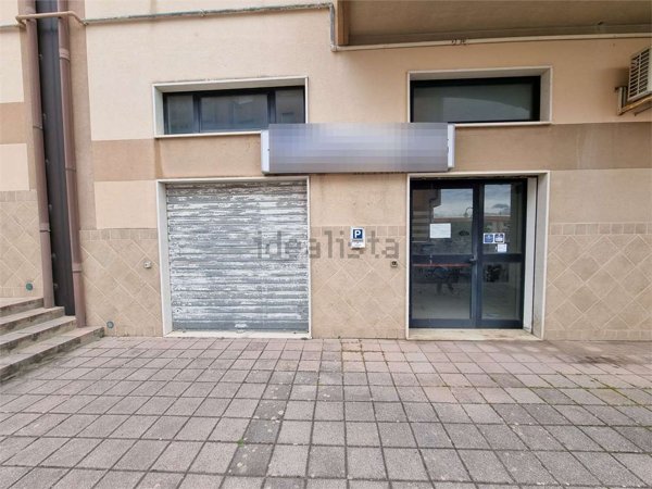 locale commerciale in vendita a Catanzaro in zona Centro Città