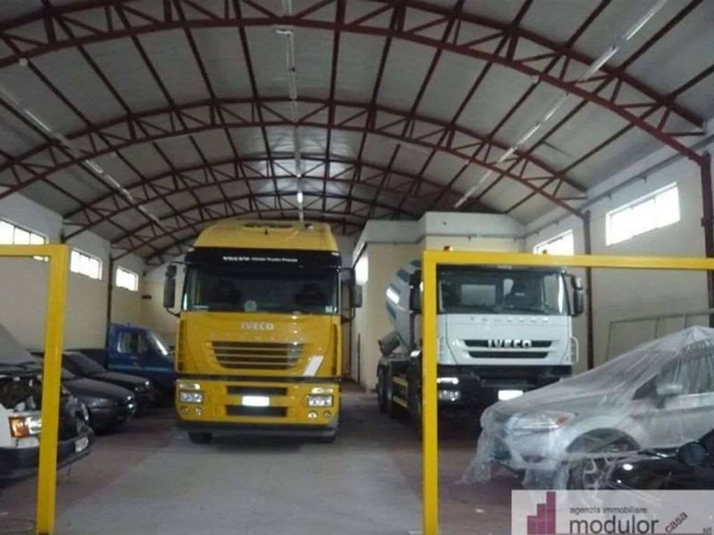 locale commerciale in vendita a Catanzaro in zona Santa Maria