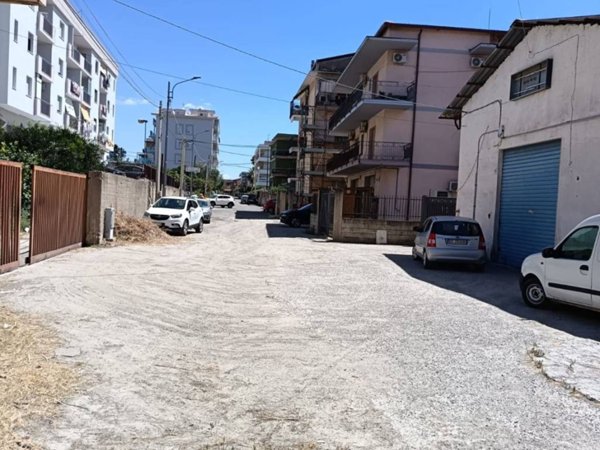 locale commerciale in vendita a Catanzaro in zona Catanzaro Lido