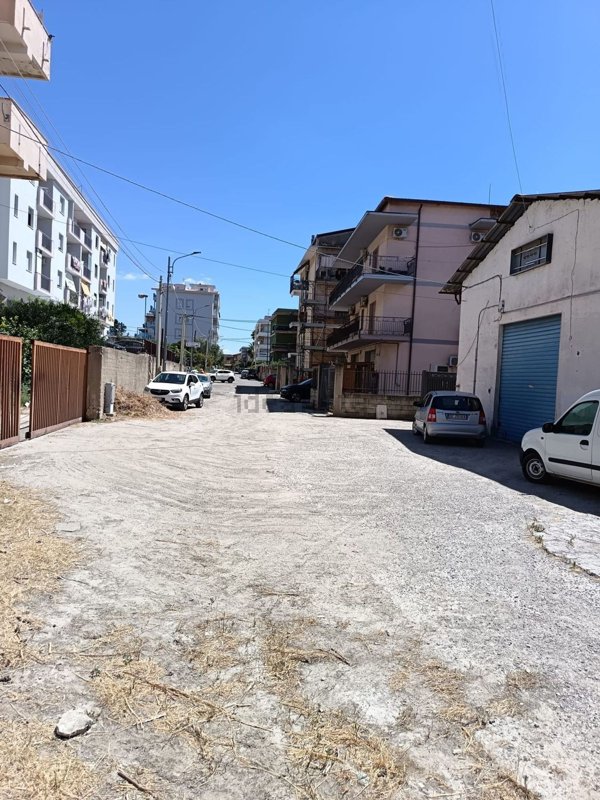 locale di sgombero in vendita a Catanzaro in zona Centro Città