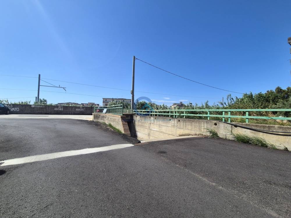 locale di sgombero in vendita a Catanzaro in zona Catanzaro Lido
