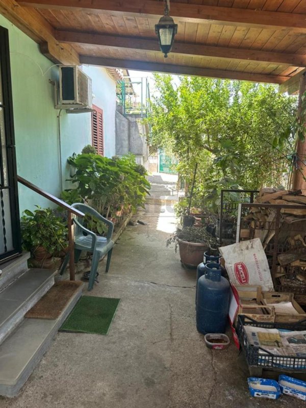 casa indipendente in vendita a Catanzaro in zona Barone