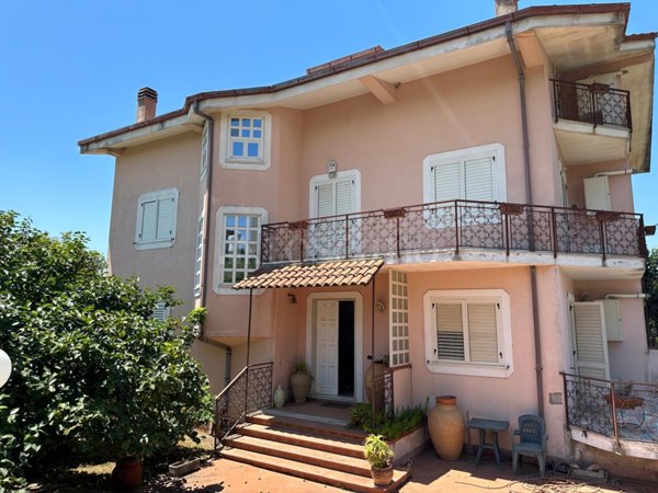 casa indipendente in vendita a Catanzaro in zona Mater Domini