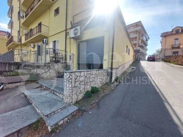negozio in vendita a Catanzaro in zona Pontegrande