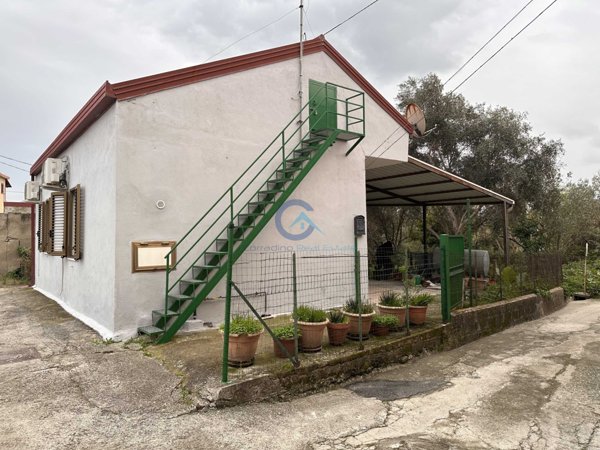 casa indipendente in vendita a Catanzaro in zona Centro Città