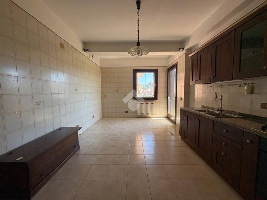 casa indipendente in vendita a Catanzaro in zona Centro Città