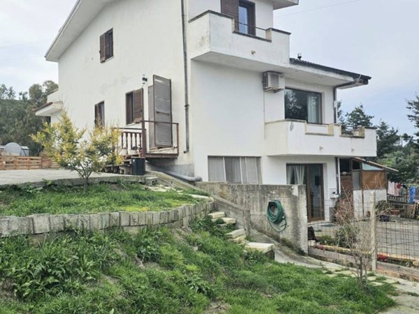 casa indipendente in vendita a Catanzaro in zona Santa Maria