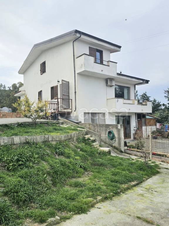 casa indipendente in vendita a Catanzaro in zona Centro Città