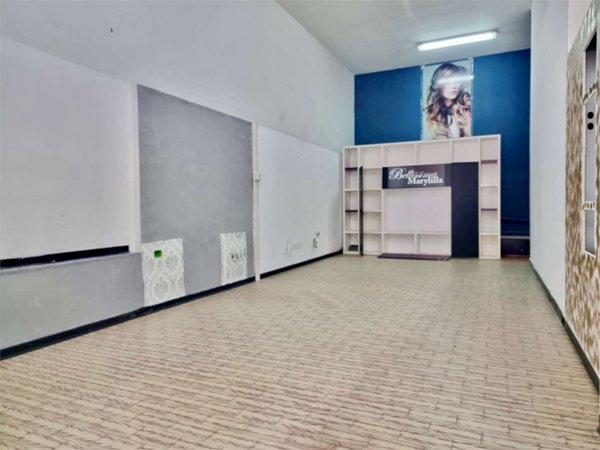 locale commerciale in vendita a Catanzaro