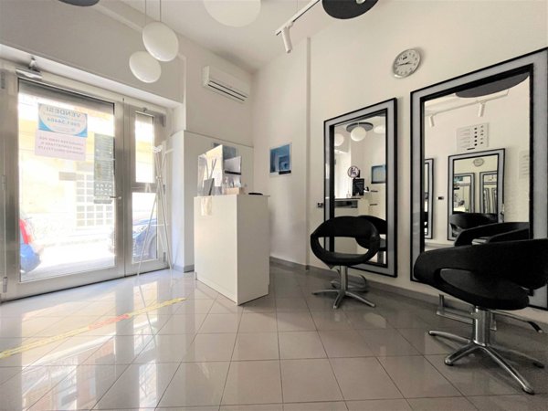 negozio in vendita a Catanzaro in zona Catanzaro Lido