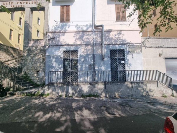 negozio in vendita a Catanzaro in zona Centro Città