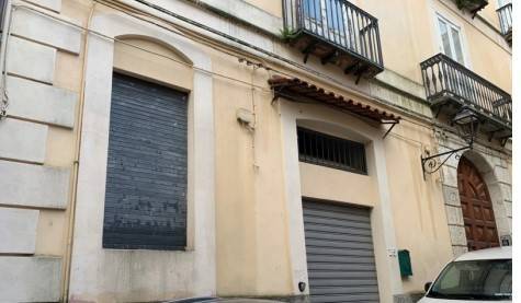 negozio in vendita a Catanzaro in zona Centro Città