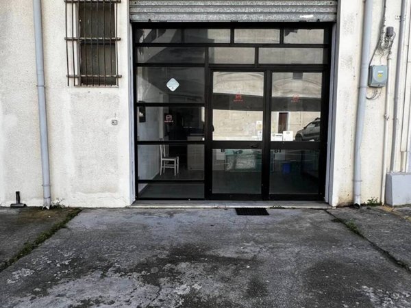 negozio in vendita a Catanzaro in zona Santa Maria