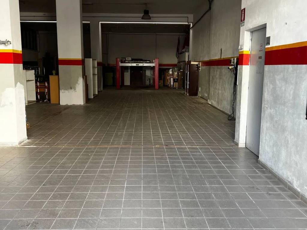 negozio in vendita a Catanzaro in zona Santa Maria