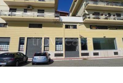 negozio in vendita a Catanzaro in zona Catanzaro Lido