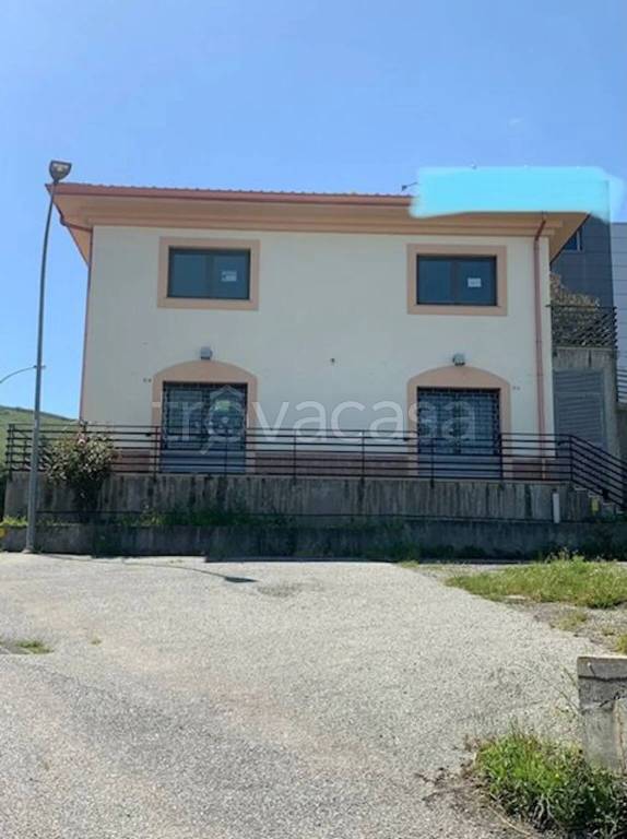 negozio in vendita a Catanzaro in zona Santa Maria