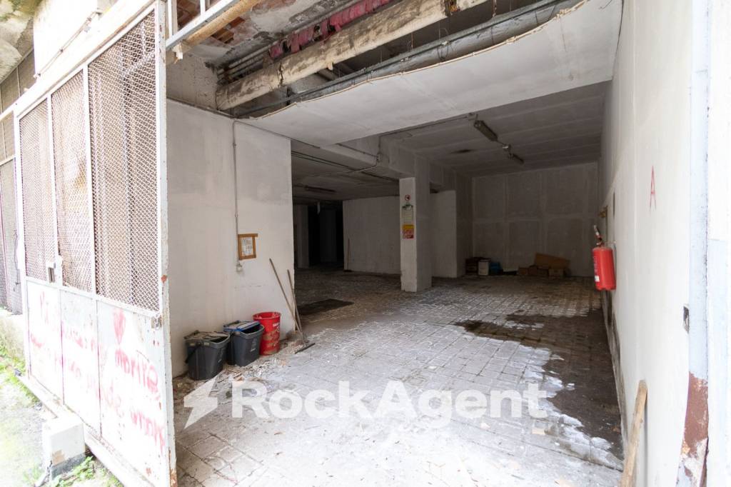 locale commerciale in vendita a Catanzaro in zona Centro Città