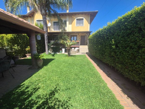 casa indipendente in vendita a Catanzaro in zona Santa Maria