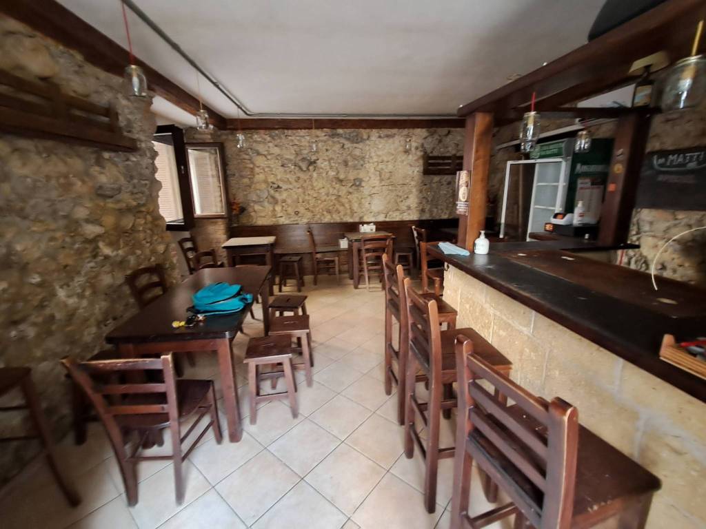 negozio in vendita a Catanzaro in zona Santa Maria