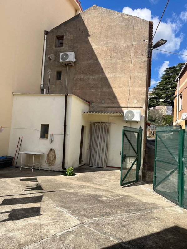 casa indipendente in vendita a Catanzaro in zona Mater Domini