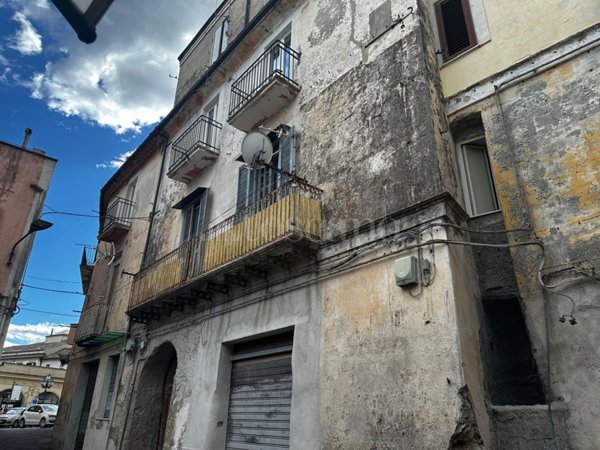 casa indipendente in vendita a Catanzaro in zona Centro Città
