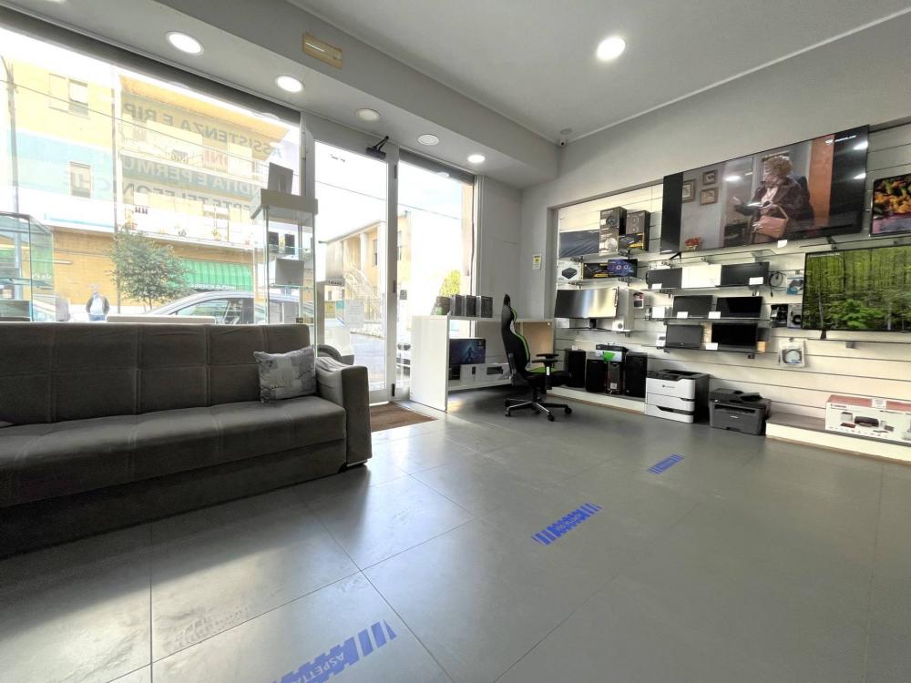 negozio in vendita a Catanzaro in zona Catanzaro Lido