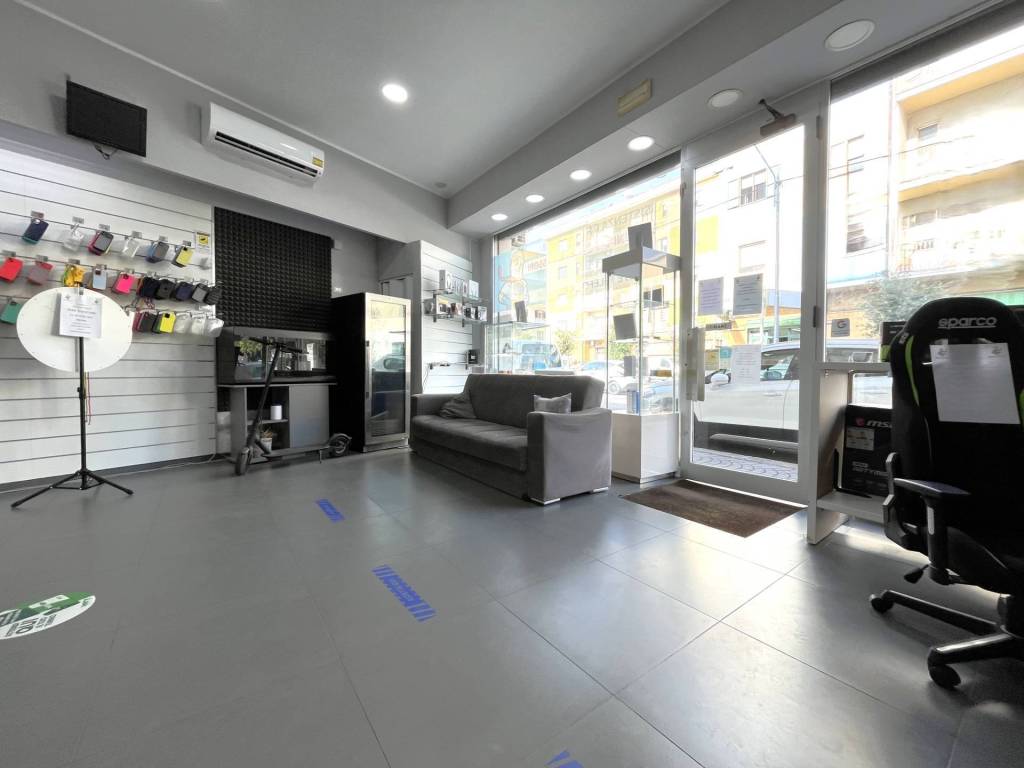 negozio in vendita a Catanzaro in zona Catanzaro Lido