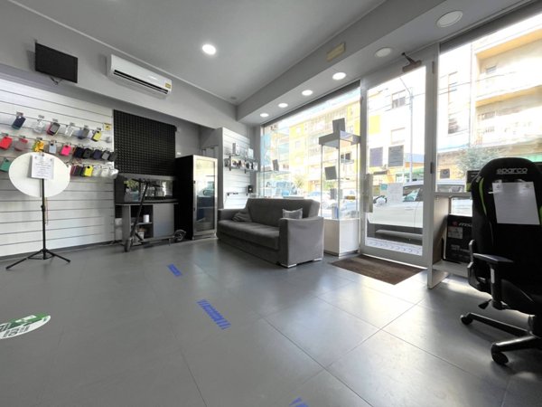 locale commerciale in vendita a Catanzaro in zona Catanzaro Lido