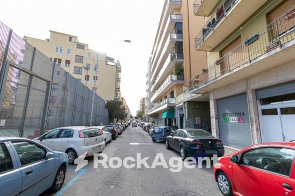 locale commerciale in vendita a Catanzaro in zona Centro Città