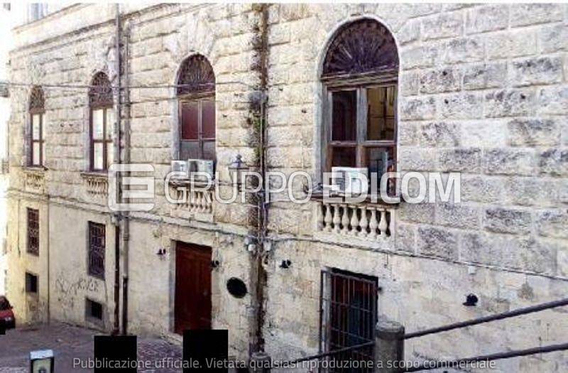 negozio in vendita a Catanzaro in zona Centro Città