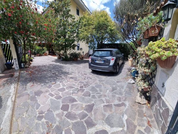 casa indipendente in vendita a Catanzaro in zona Centro Città