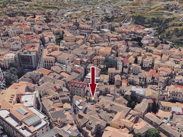 locale commerciale in vendita a Catanzaro in zona Centro Città