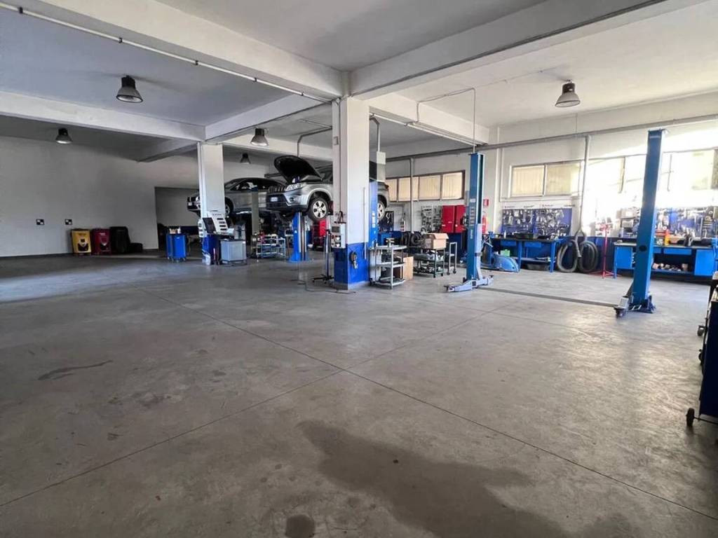 negozio in vendita a Catanzaro in zona Santa Maria