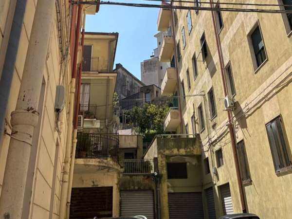 casa indipendente in vendita a Catanzaro in zona Centro Città