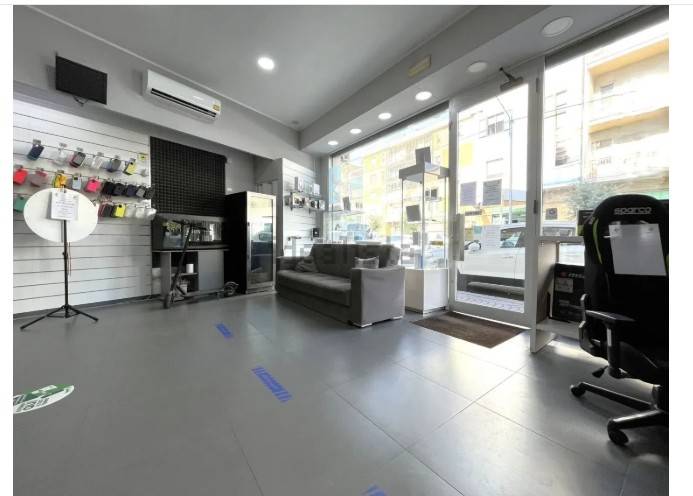 negozio in vendita a Catanzaro in zona Germaneto