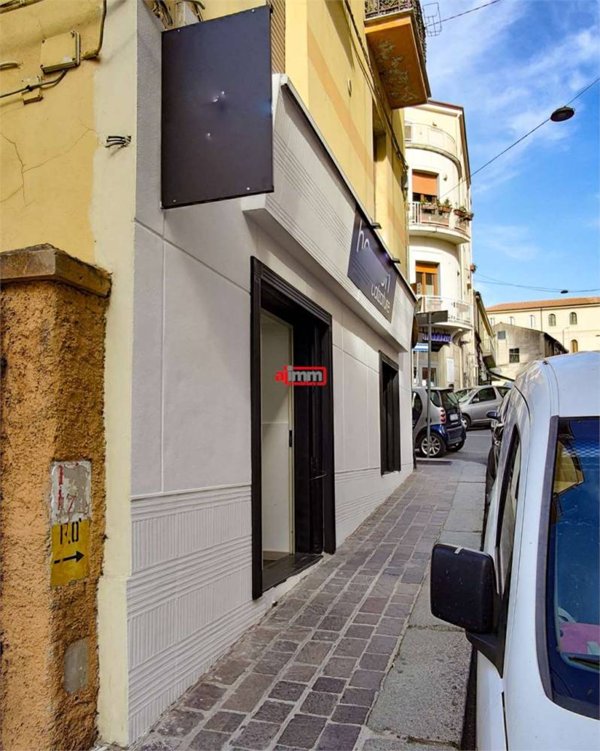 negozio in vendita a Catanzaro in zona Centro Città