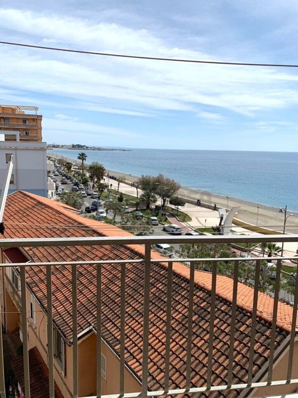 appartamento in vendita a Catanzaro in zona Catanzaro Lido