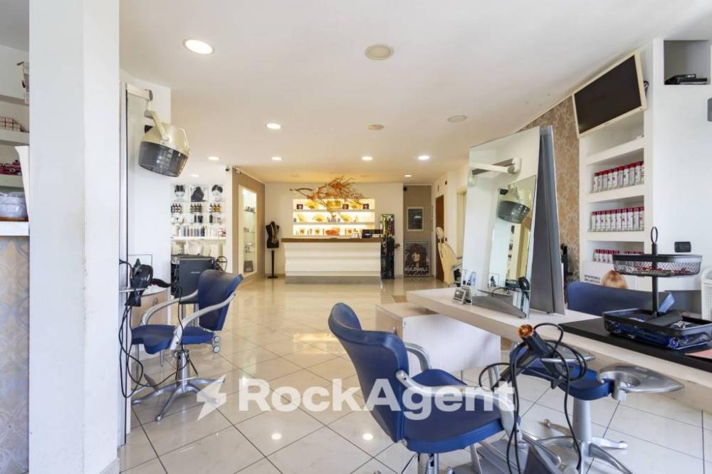 negozio in vendita a Catanzaro in zona Centro Città