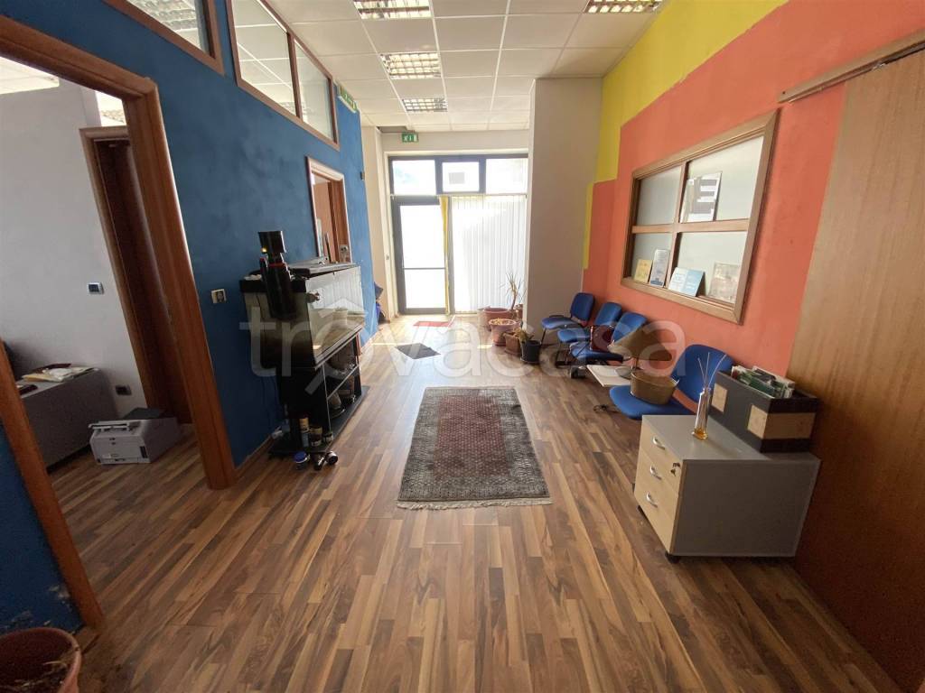 locale commerciale in vendita a Catanzaro in zona Catanzaro Sala